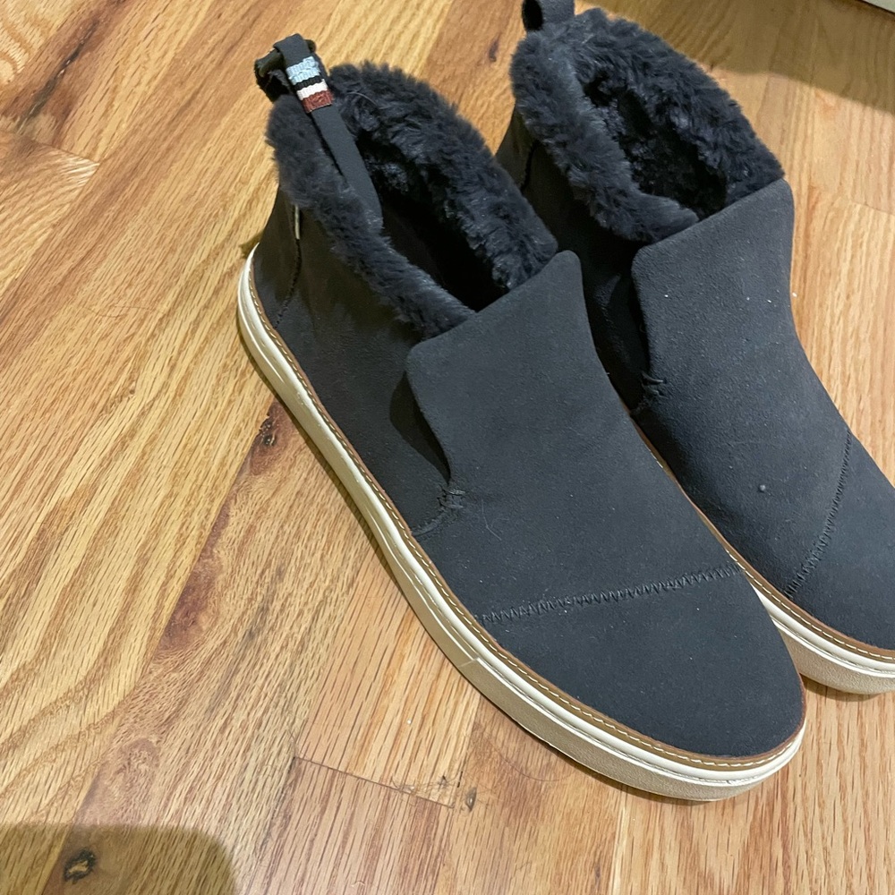 Toms Black Ankle Booties with Fur Lining
